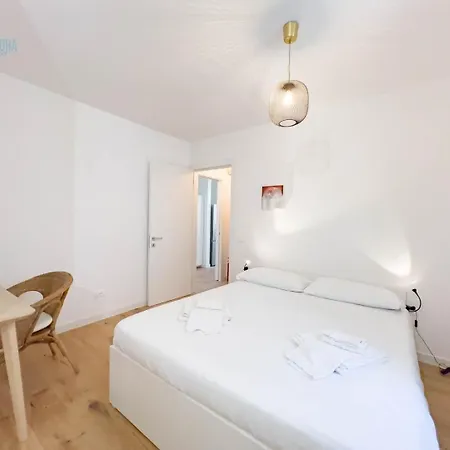 Blue Palace 5e Tirabora Short Rent